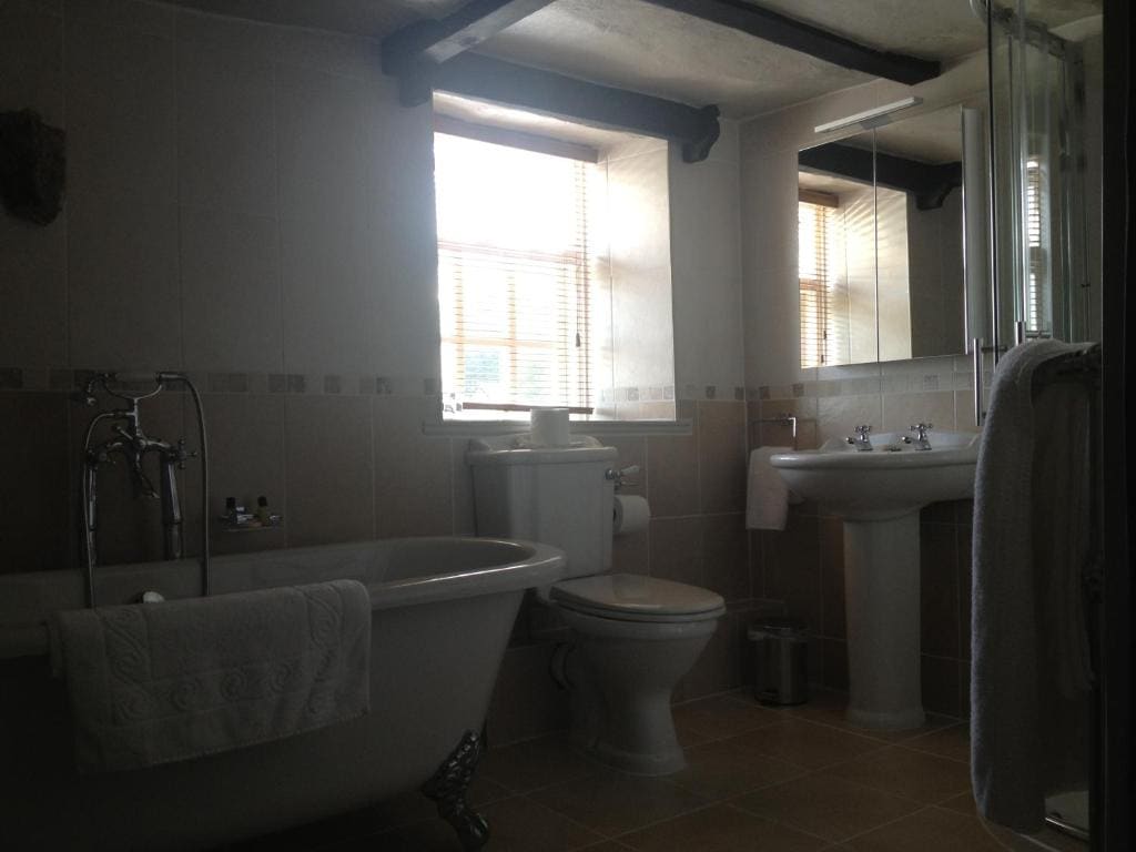 Superior Double Room with Balcony room - Image 3