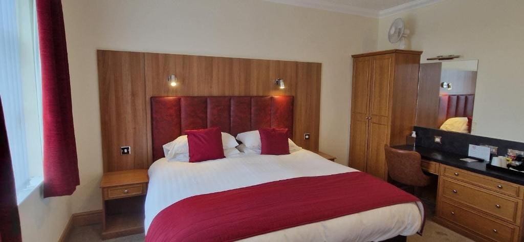 Family Room room - Image 3