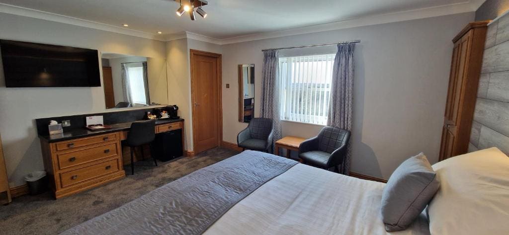 Deluxe Double or Twin Room with Sea View room - Image 1