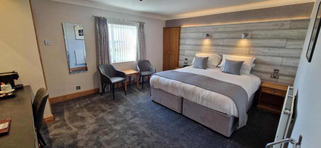 Deluxe Double or Twin Room with Sea View room - Image 2