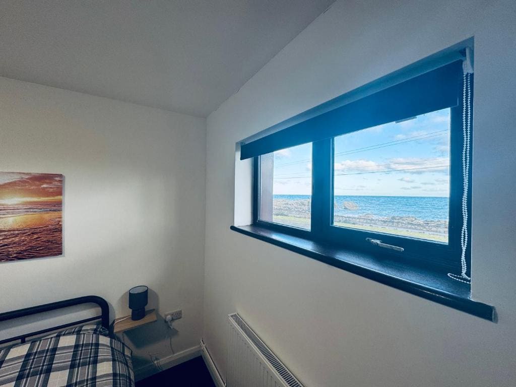 Double Room with Sea View room - Image 3