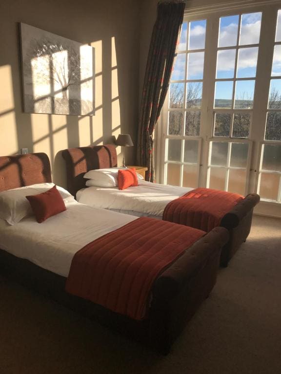 Superior Twin Room room - Image 2