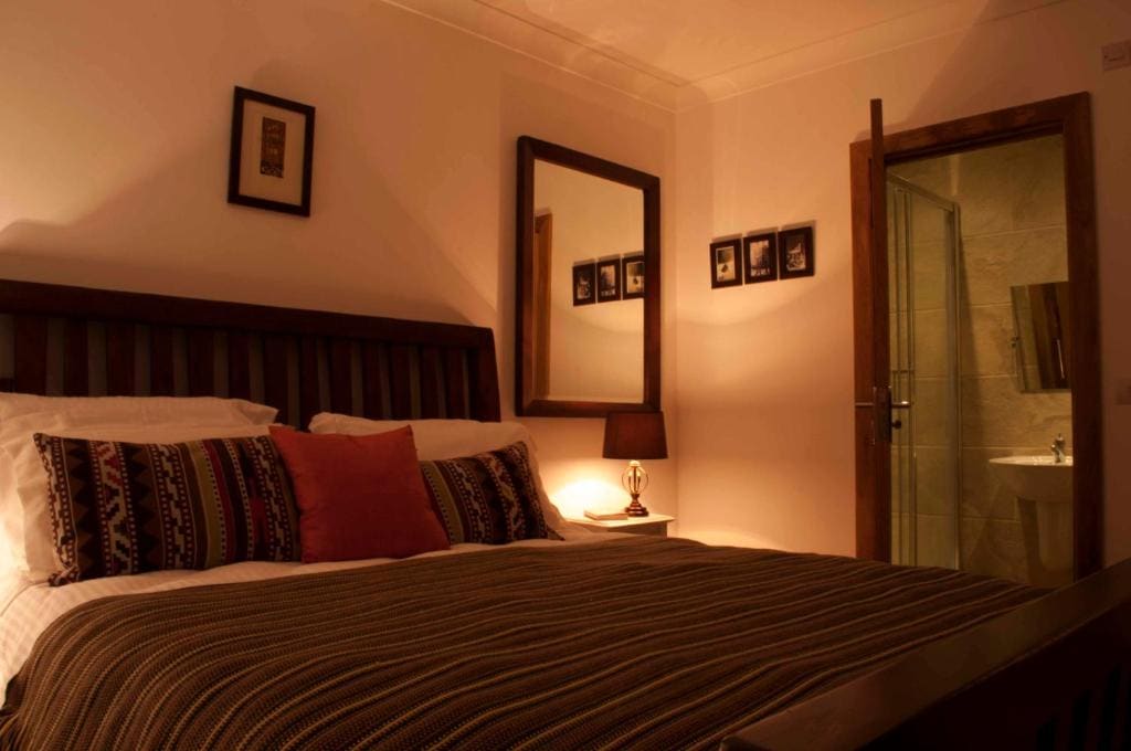 Deluxe Double Room with Shower room - Image 2