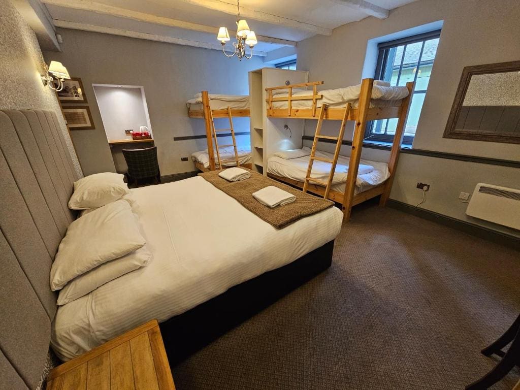 Family Room room - Image 1