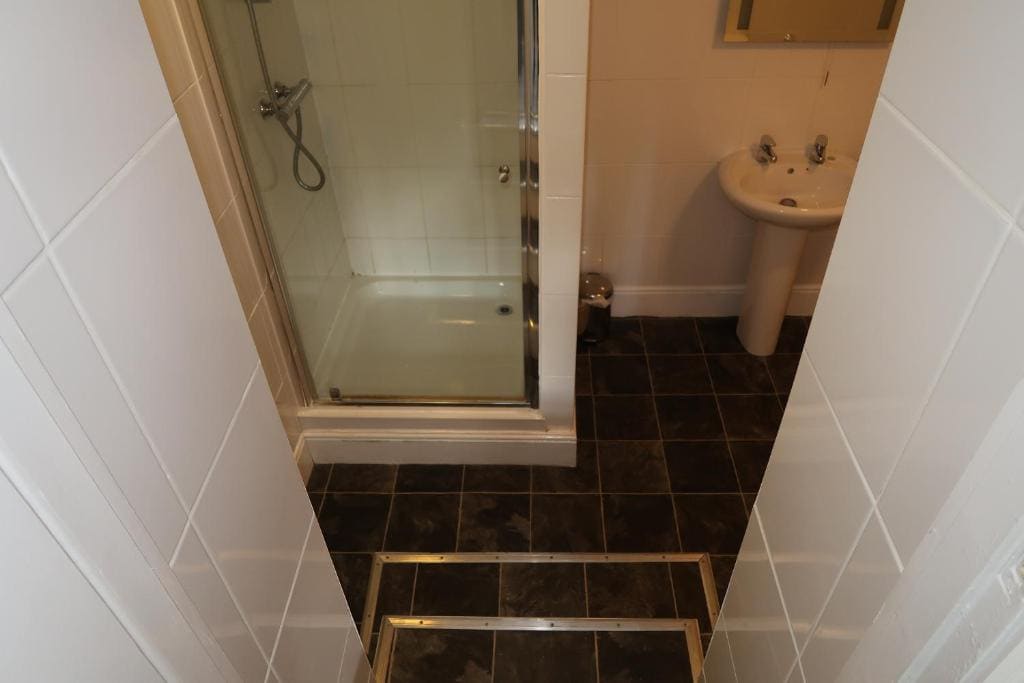 Triple Room with Shower room - Image 3