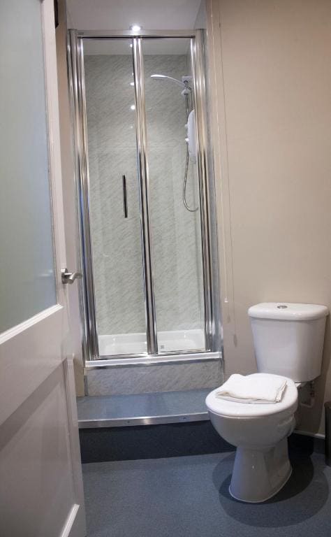Deluxe Double Room with Shower room - Image 3
