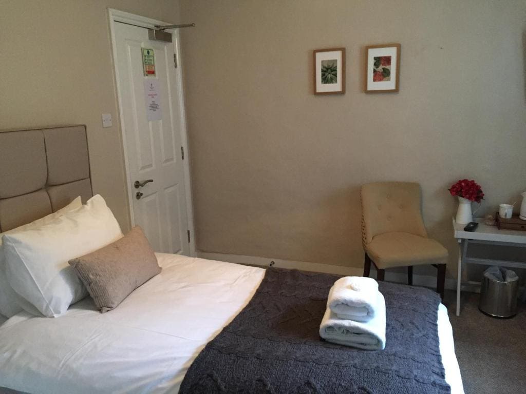 Single Room with Shower room - Image 1