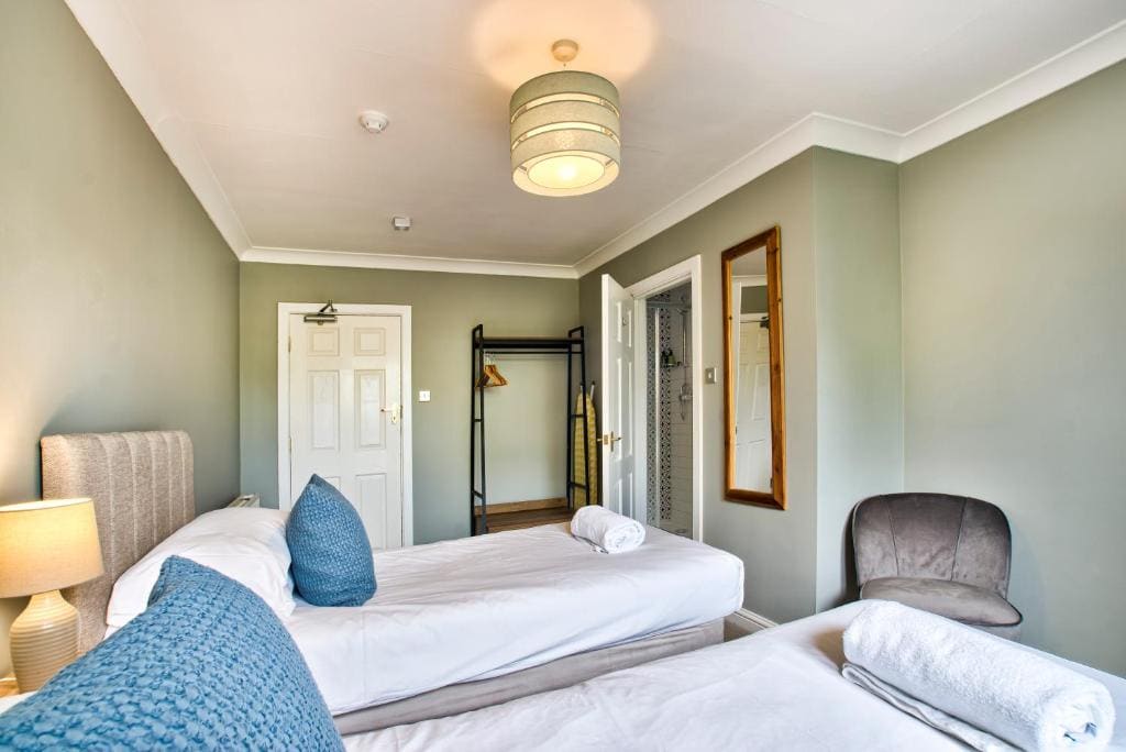 Superior Twin Room room - Image 3