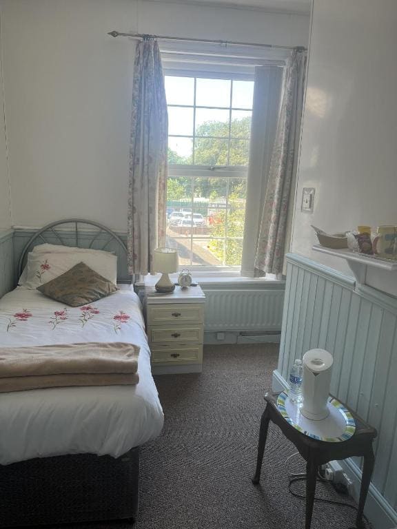 Single Room with Private Bathroom room - Image 1