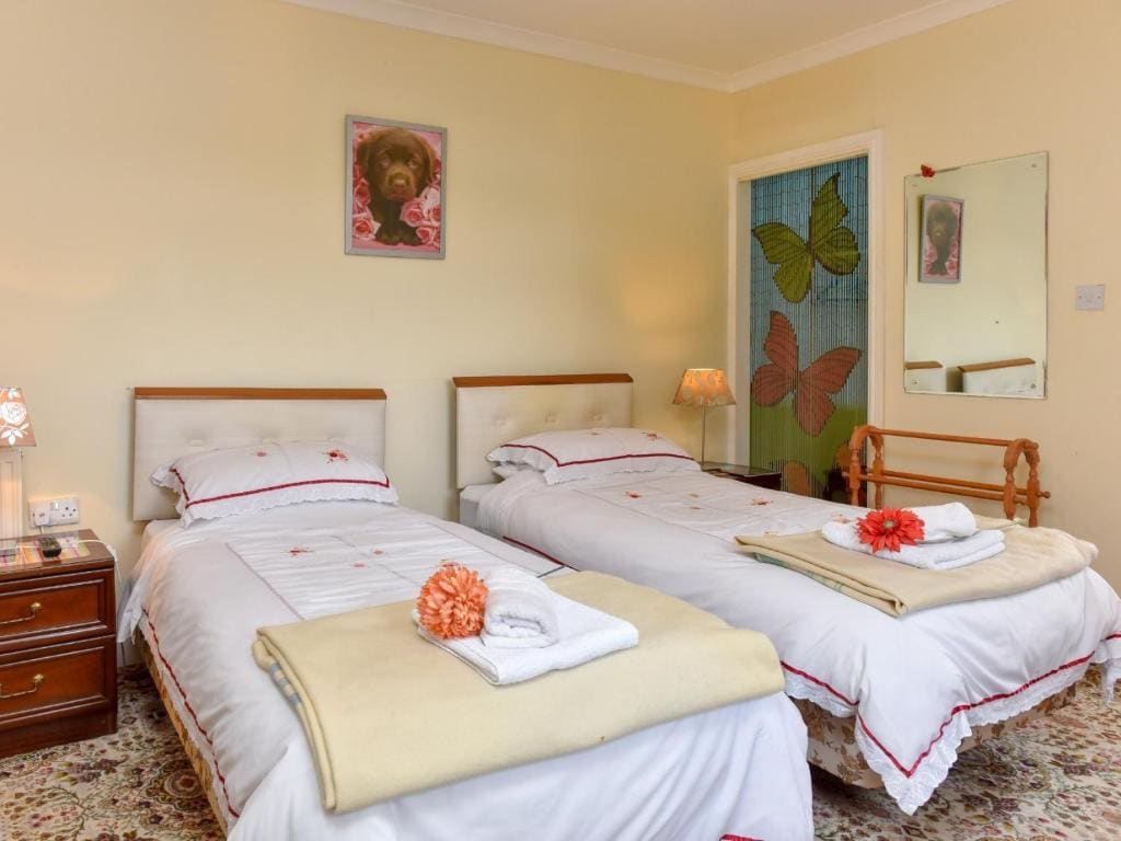 Standard Family Room room - Image 3