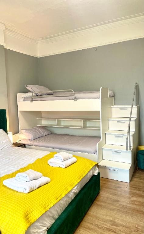 Family Room room - Image 2