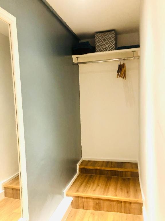 One-Bedroom Apartment room - Image 1