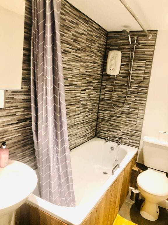 One-Bedroom Apartment room - Image 3