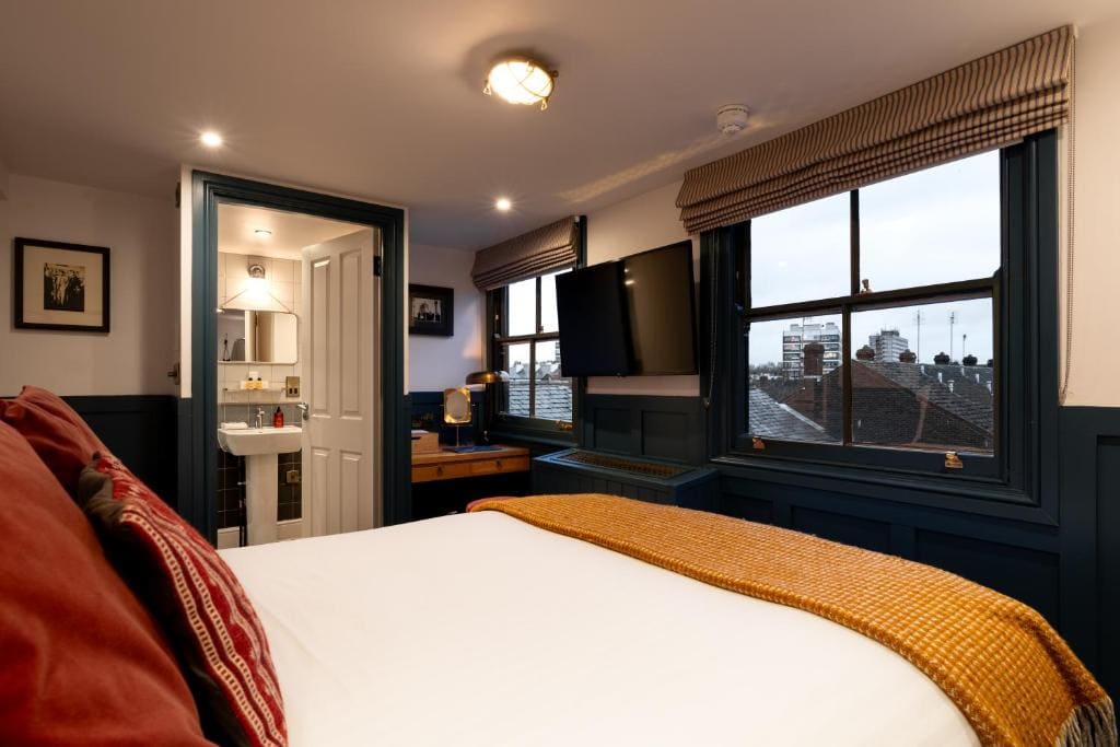 Small Double Room room - Image 2