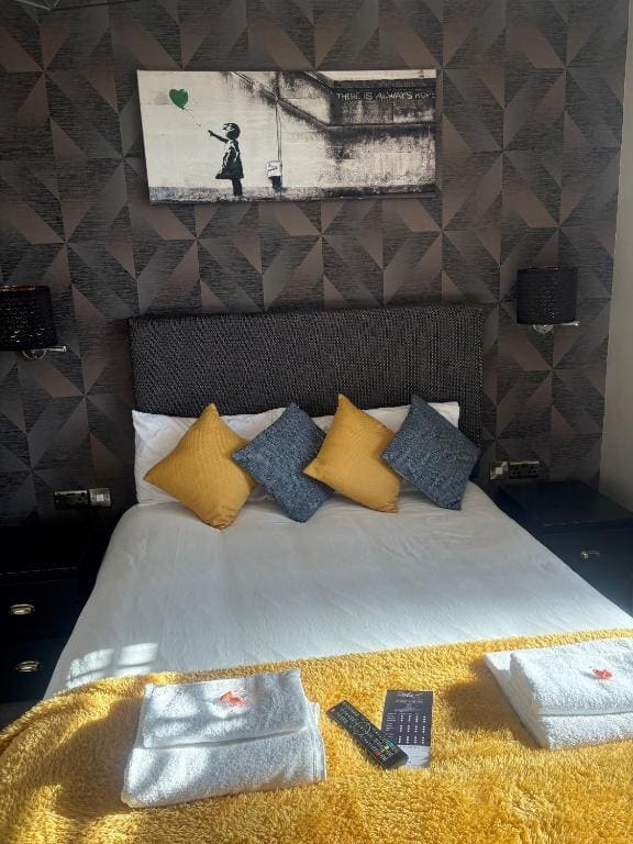 Deluxe King Room room - Image 2