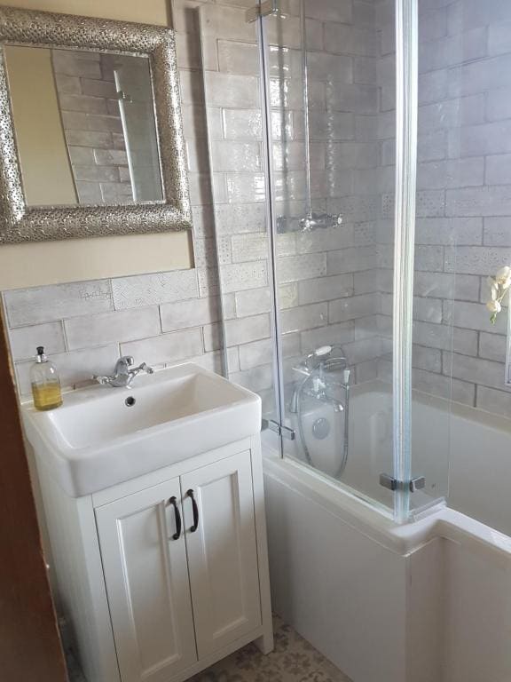 Double Room with Private External Bathroom room - Image 1