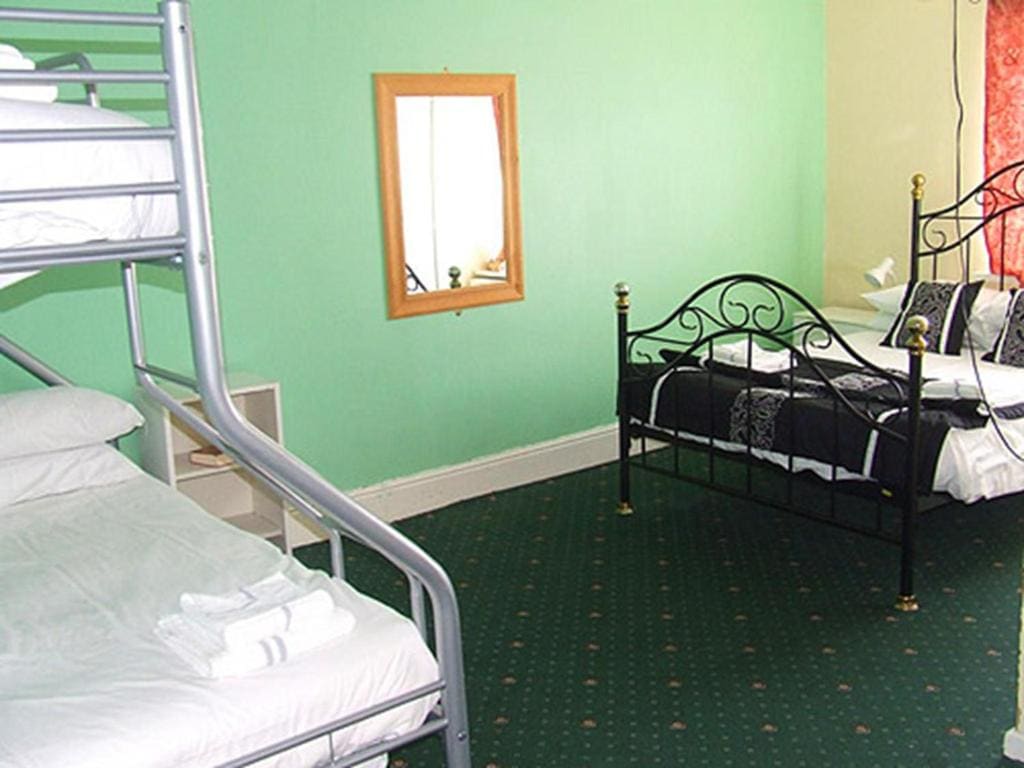 Standard Triple Room room - Image 3