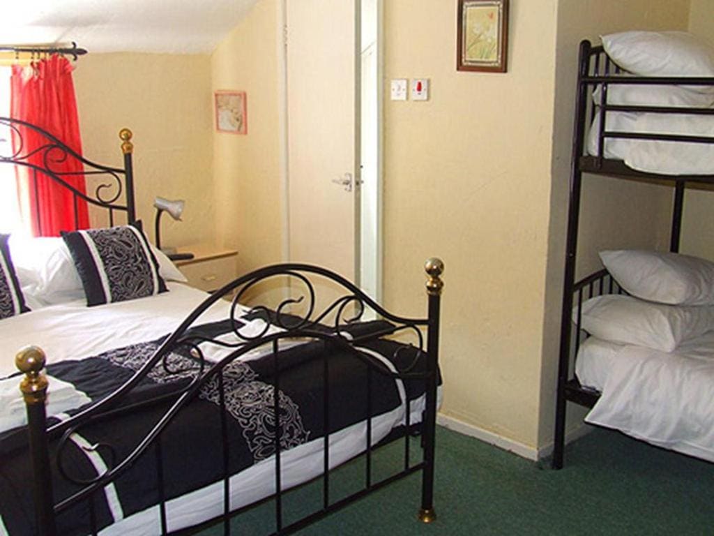 Standard Triple Room room - Image 1