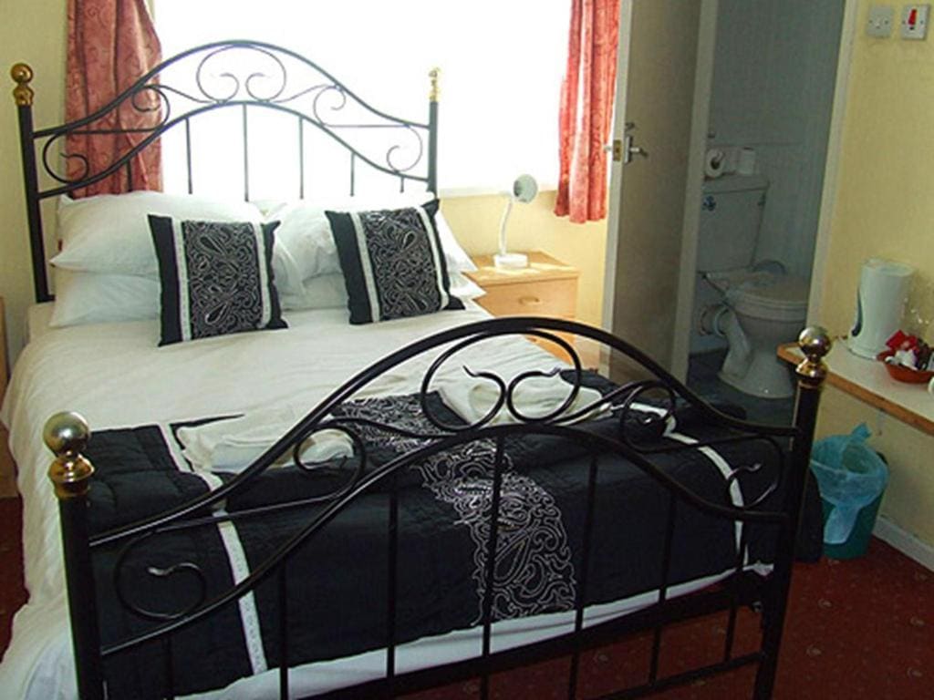 Standard Triple Room room - Image 2