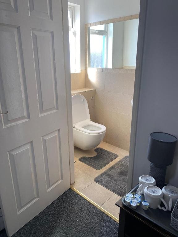 Deluxe Double Room with Shower room - Image 3
