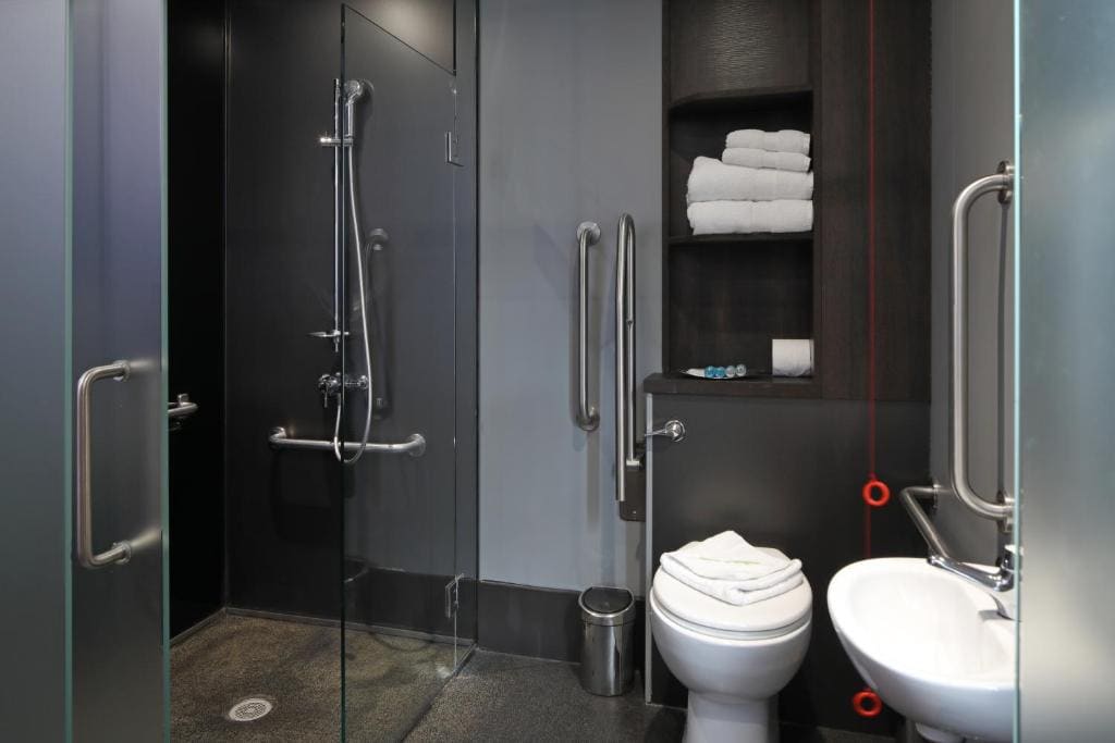 Queen Room - Disability Access room - Image 3