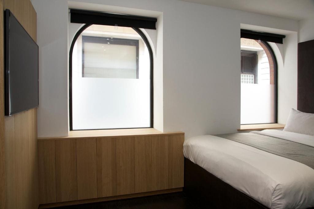 Club Queen Room room - Image 2