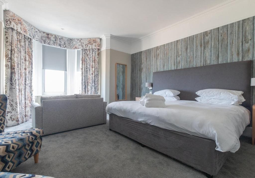 Deluxe Double or Twin Room with Sea View room - Image 2