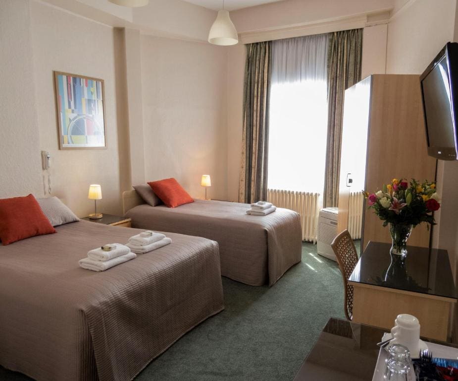 En Suite Triple Room room - Image 1