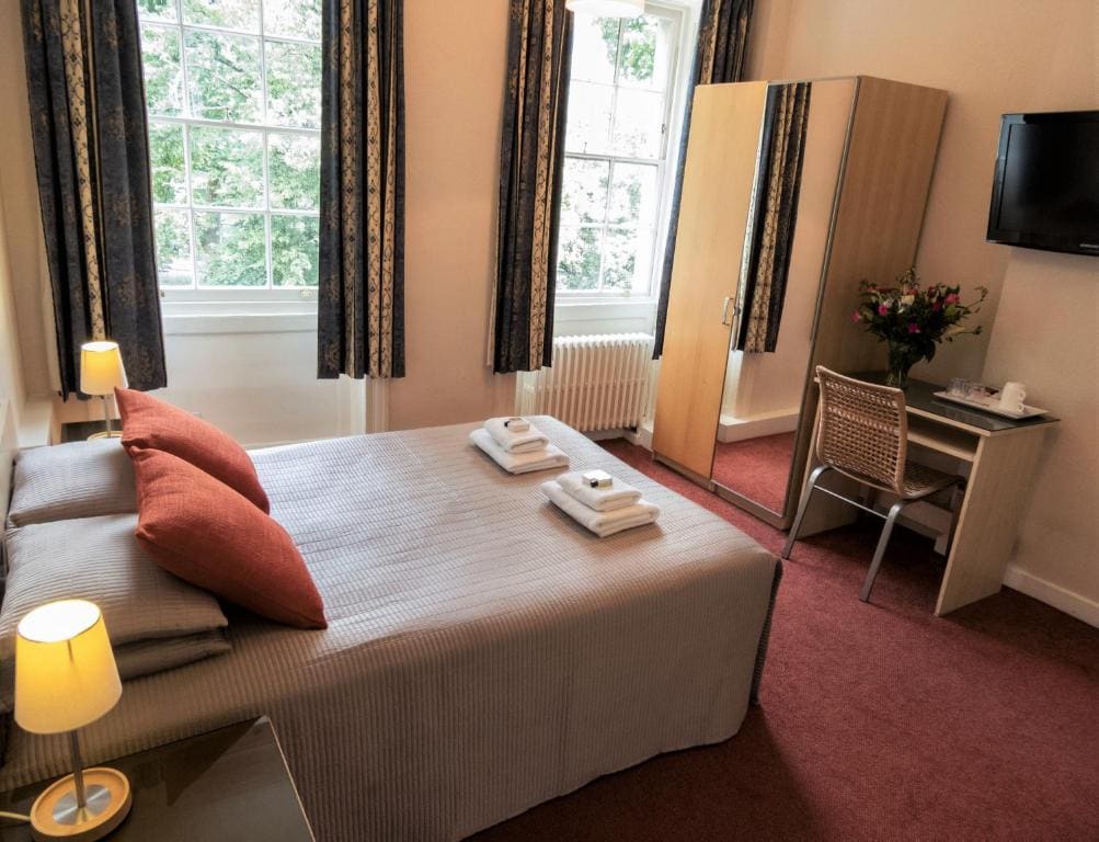 En Suite Double Room room - Image 2