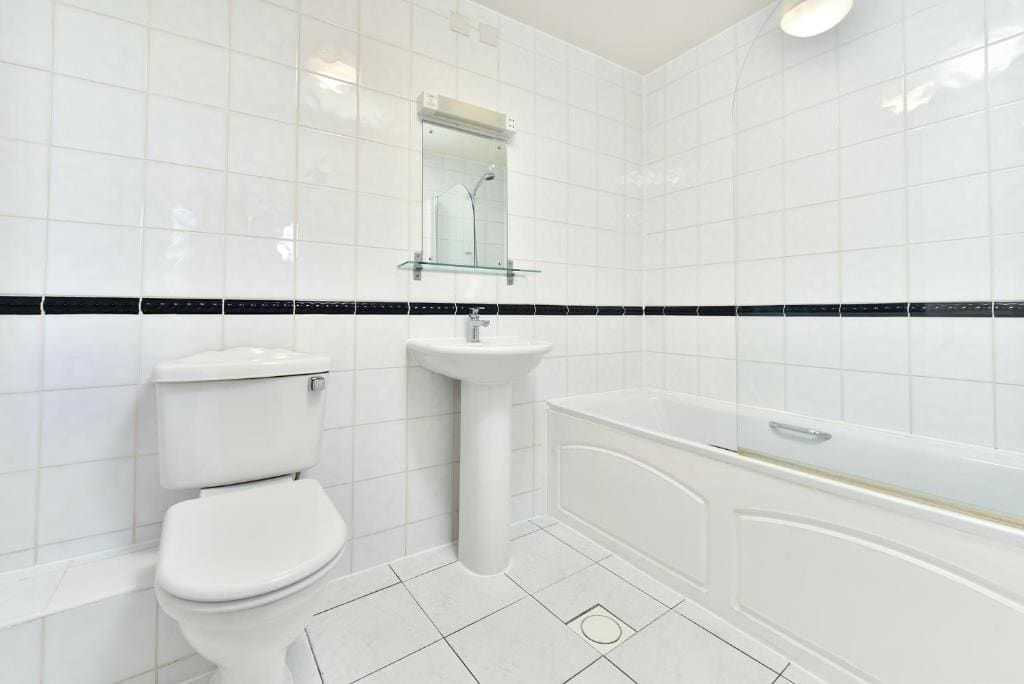En Suite Triple Room room - Image 2
