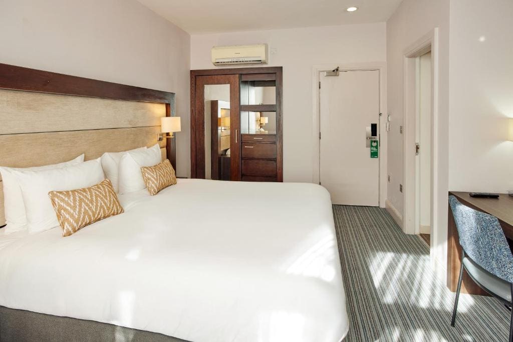 Deluxe King Room room - Image 2