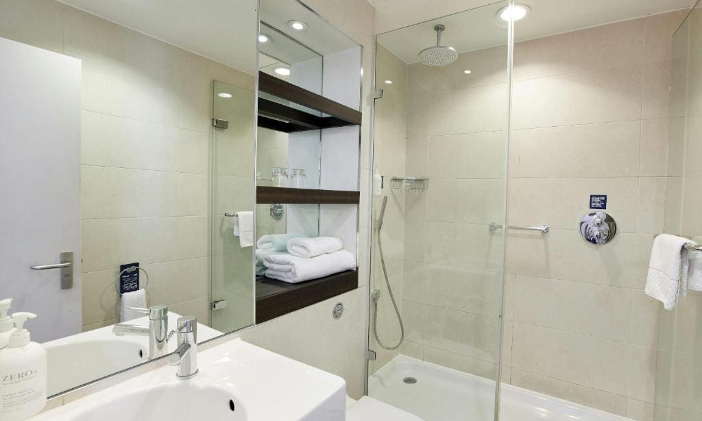 Standard Twin Room room - Image 1