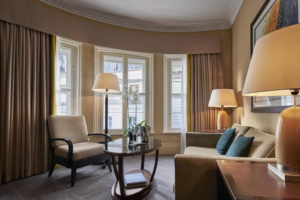 Suite, 1 Bedroom Suite, 1 King room - Image 2