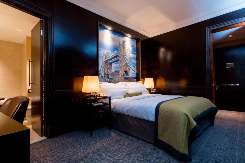 Executive, Guest room, 1 King room - Image 3