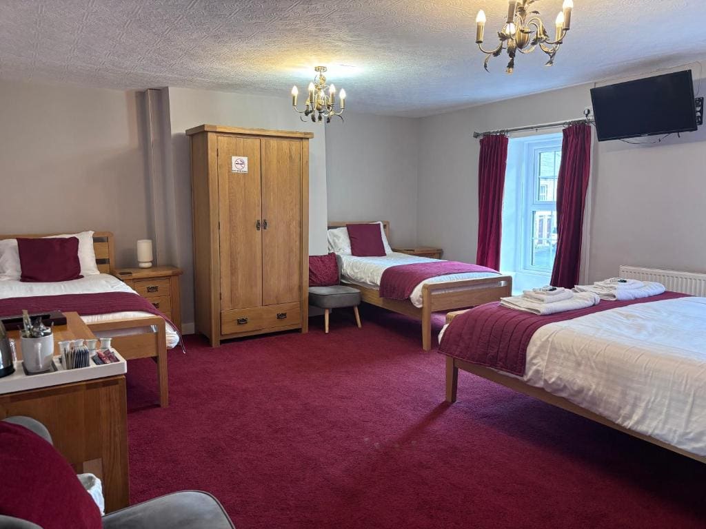 Family Room with Private Bathroom room - Image 1