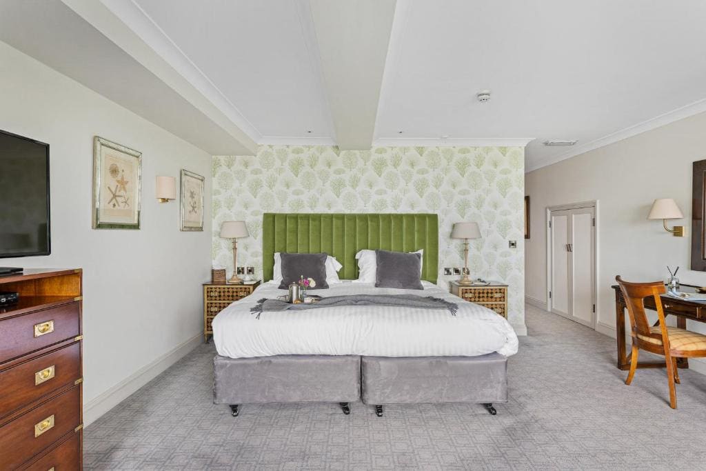 Deluxe Double or Twin Room with Balcony room - Image 3