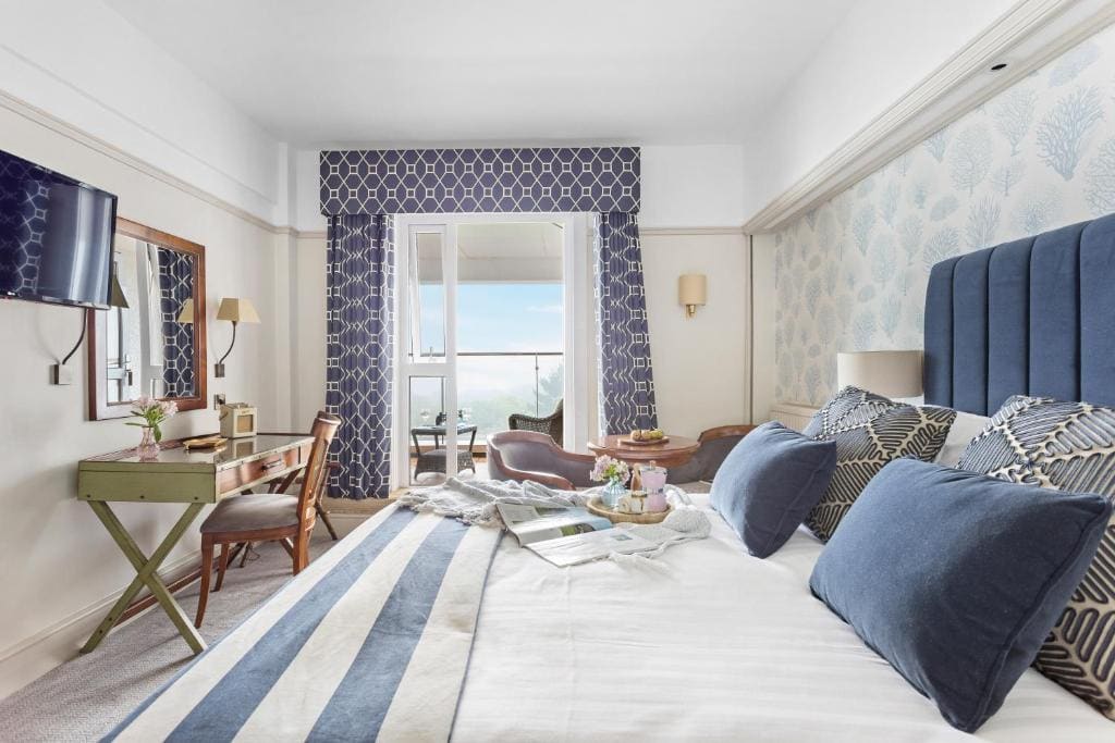 Double Room with Balcony and Sea View room - Image 1