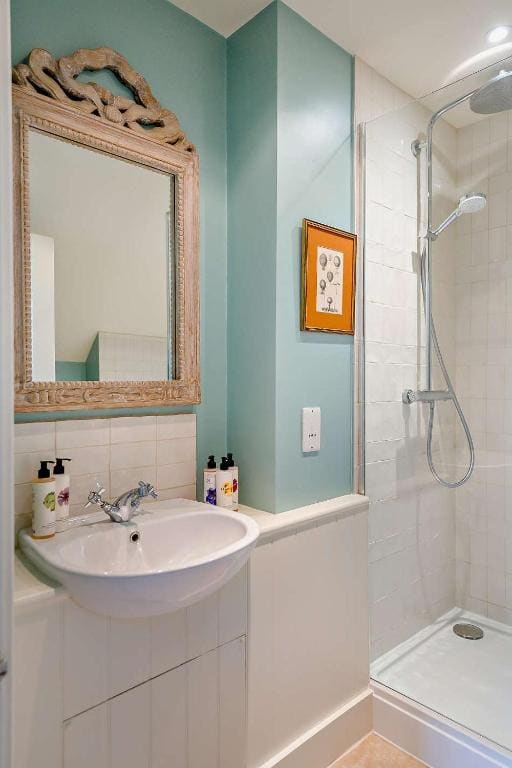 Double Room with Private Bathroom room - Image 3