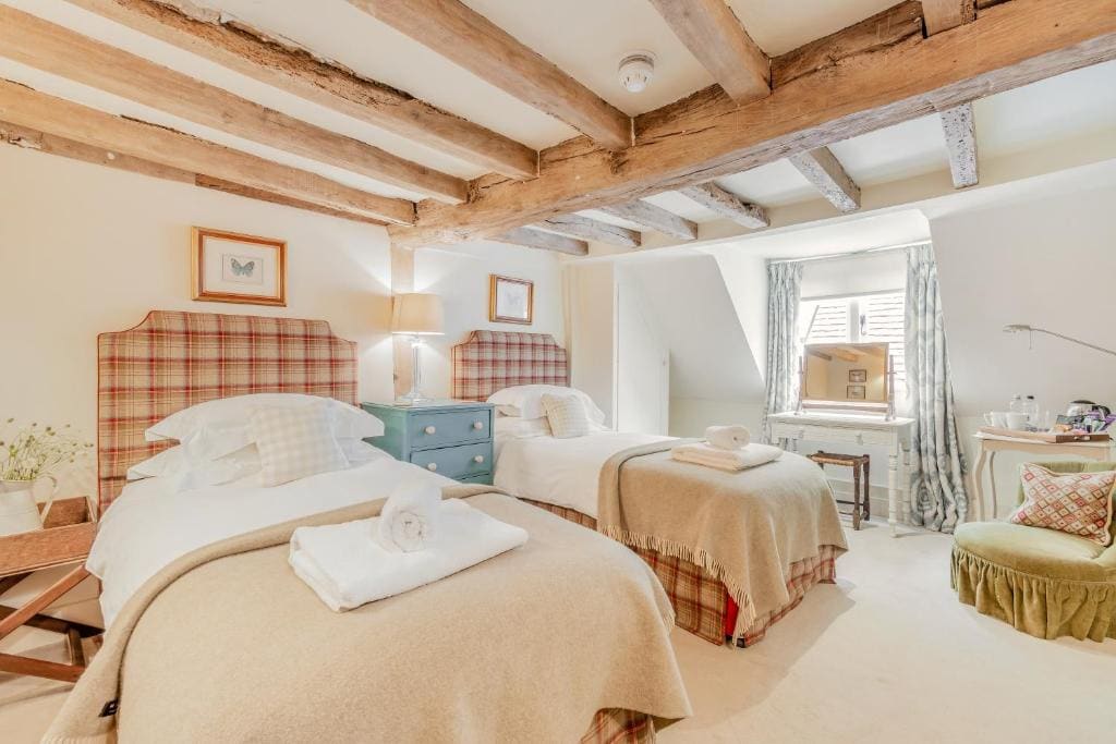 Standard Twin Room room - Image 2
