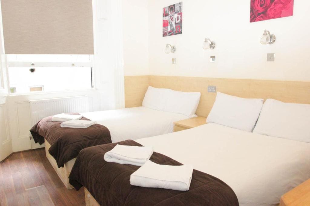 Quadruple Room room - Image 2