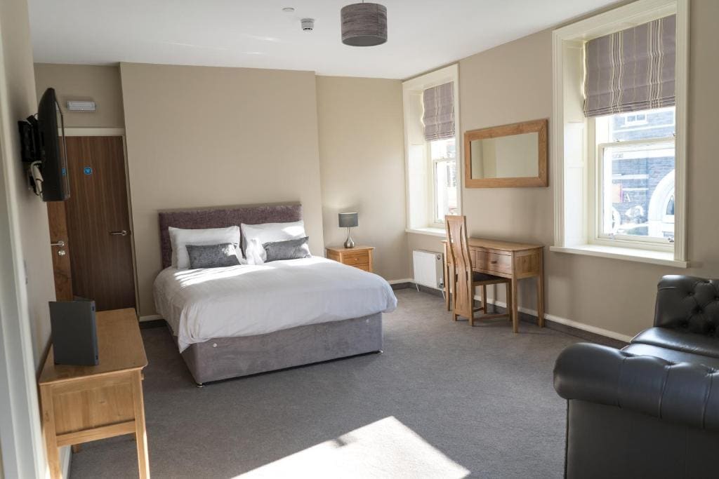 Deluxe Family Room room - Image 1