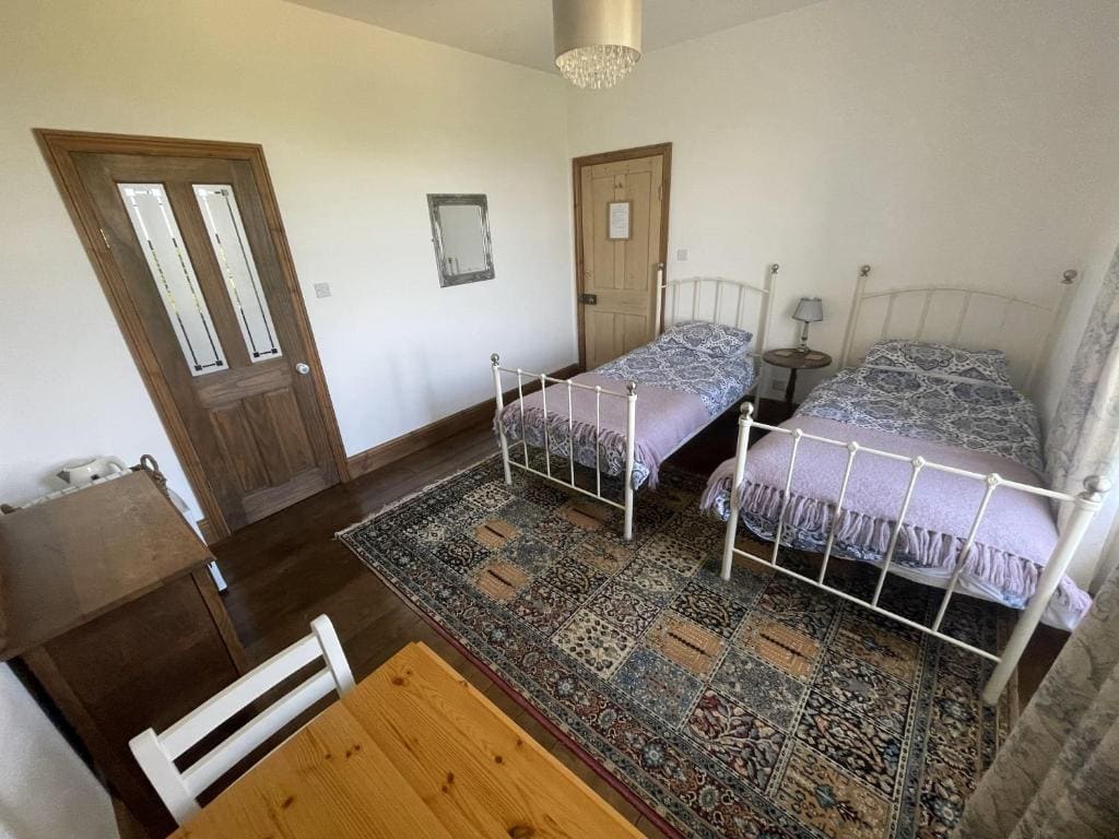 Double Room with Private Bathroom room - Image 3