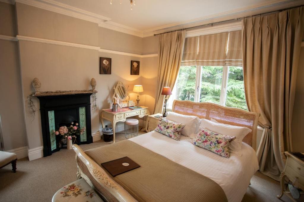 Deluxe King Room room - Image 3
