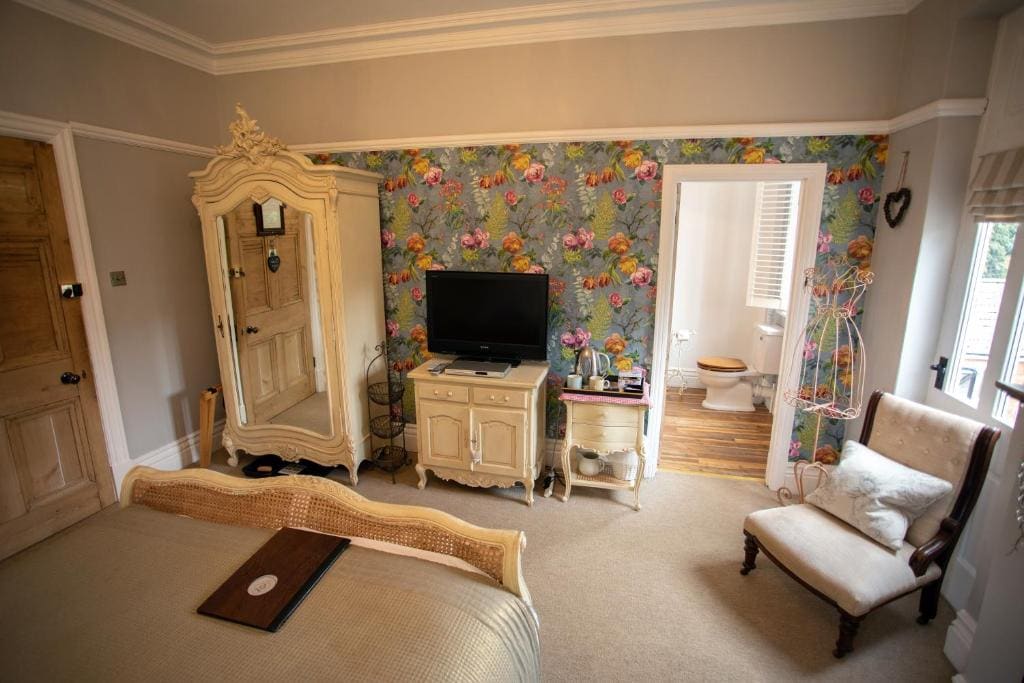 Deluxe King Room room - Image 2