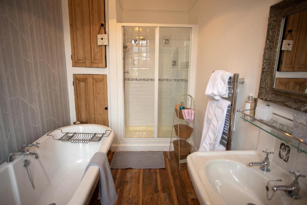 Deluxe King Room room - Image 1