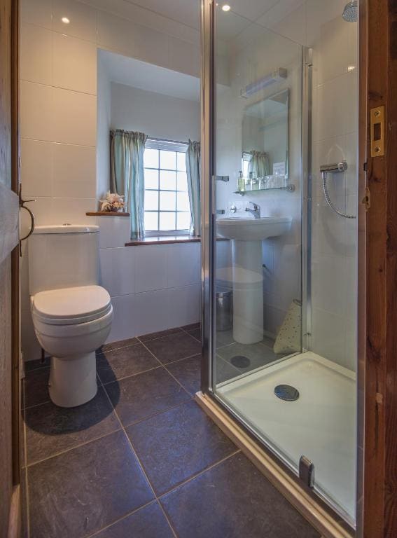 Small Double Room with Private External Bathroom room - Image 1
