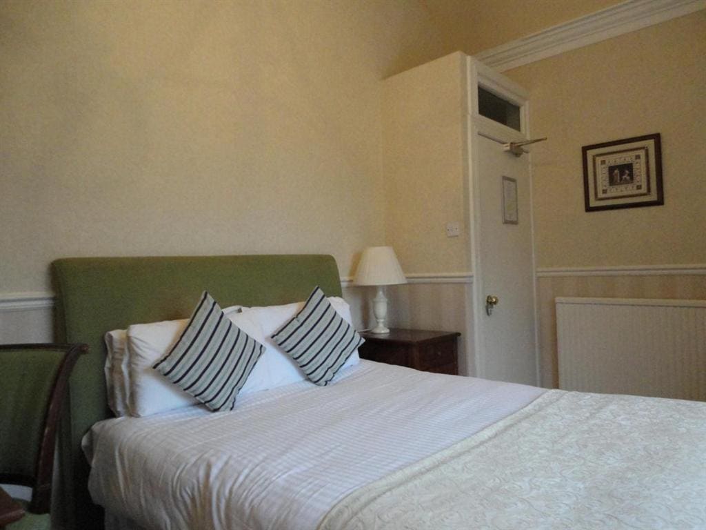 Twin Room with Private Bathroom room - Image 2