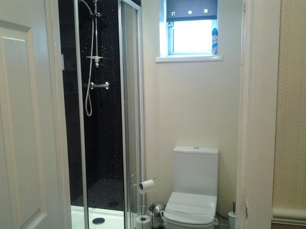 Small Double Room with Private External Bathroom room - Image 2