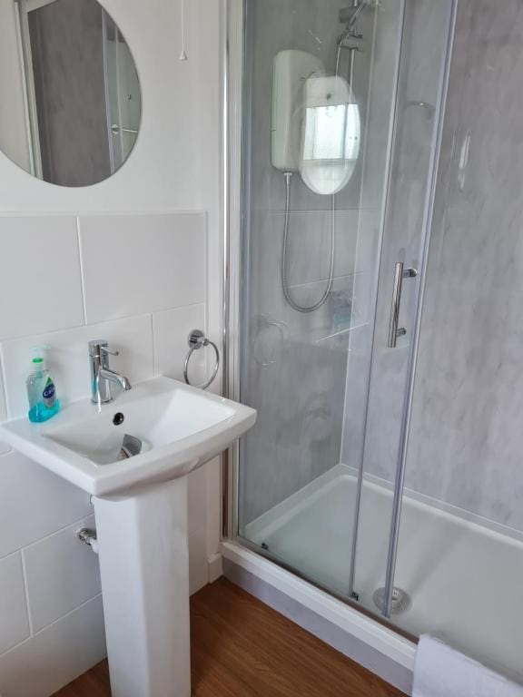 Small Double Room room - Image 2