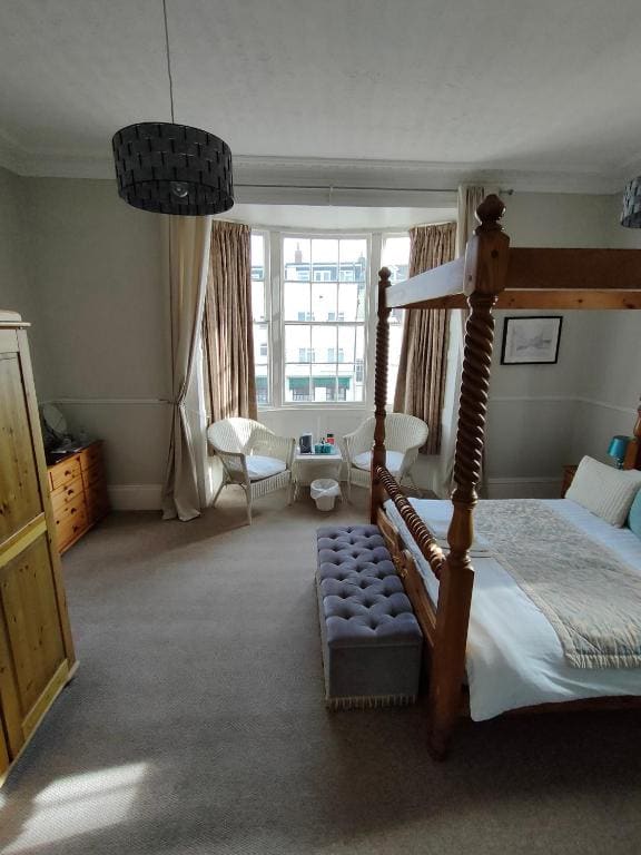 Spacious Four Poster Double Room room - Image 1